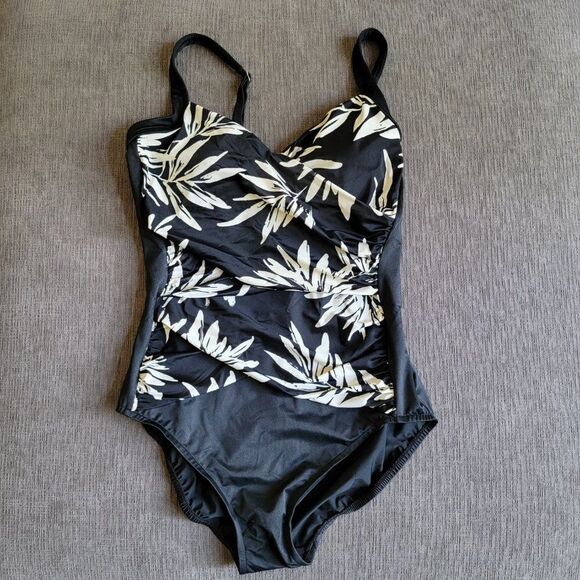 Trimshaper Women Black & White Photo Op Randi One-Piece Swimsuit Size 14 - Picture 5 of 9